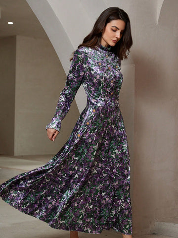 This elegant autumn dress features a chic velvet floral print, a stand collar, and metal buttons. Perfect for any occasion, this dress adds a touch of sophistication with its luxurious material and unique design. Update your wardrobe with this must-have piece for the upcoming season.