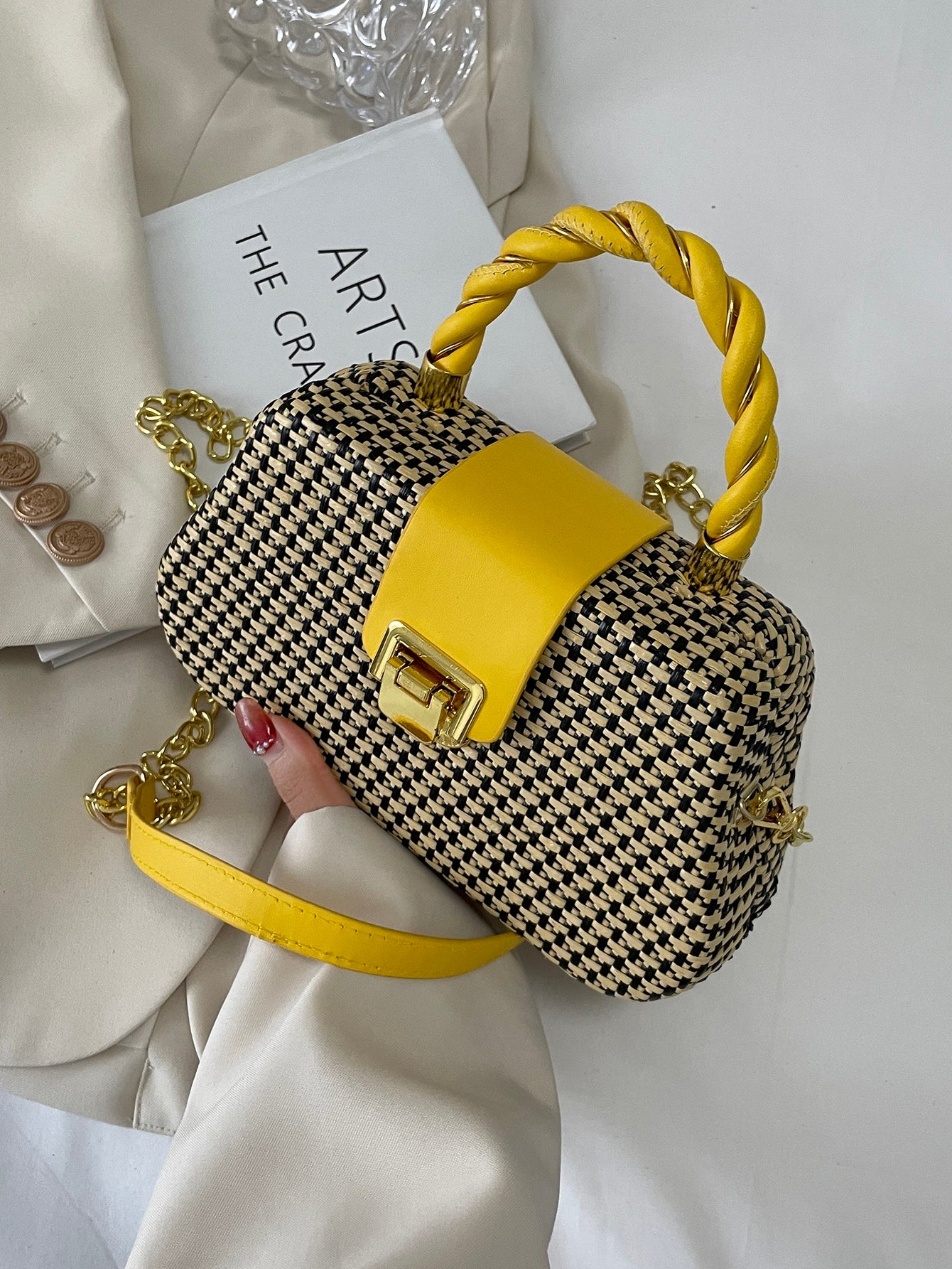 Stay stylish and organized with our Chic & Versatile Colorblock Business Casual Box Bag. Perfect for work, college, and travel, this bag is designed to keep your essentials easily accessible while elevating your professional look. With its trendy colorblock design, it's the perfect blend of fashion and function.