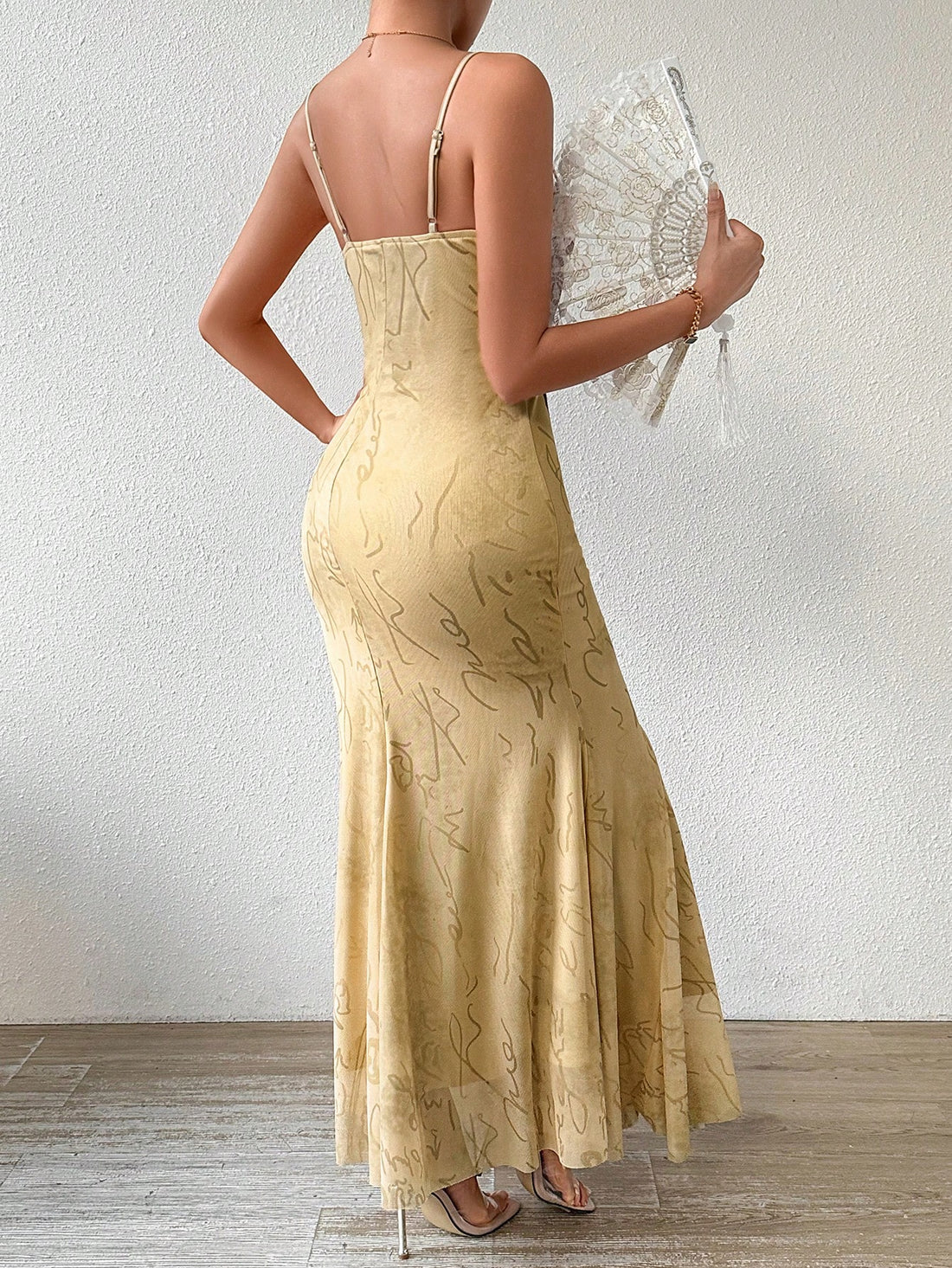 Elevate your style with our Chic Vintage Elegance Butterfly Print Bodycon Fishtail Dress. Made with high-quality materials, the dress features a unique butterfly print and a flattering bodycon fit. Perfect for any occasion, this dress will make you stand out with its elegance and vintage charm.