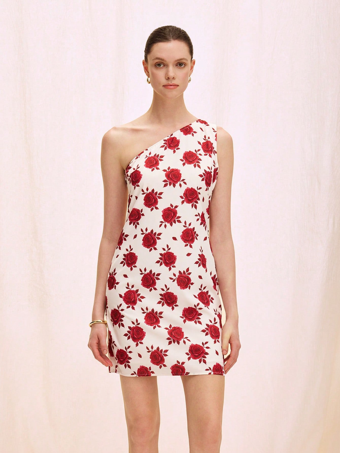 Step into timeless charm with this chic vintage floral print dress in a lively green hue. Perfect for turning heads, its playful pattern and elegant cut make every day feel like a special occasion. Embrace your unique style and let this dress be your go-to for effortless, fun fashion statements.