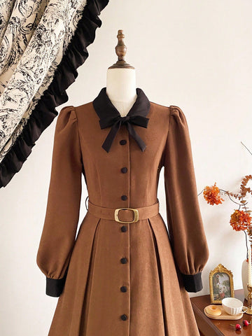 Step out in style this autumn with our Chic Vintage Women's Dress. Featuring handy pockets, a flattering belt, and a charming bowknot, it effortlessly blends nostalgic vibes with modern comfort. Perfect for casual outings, this playful dress will keep you looking effortlessly fabulous while feeling cozy all day long.