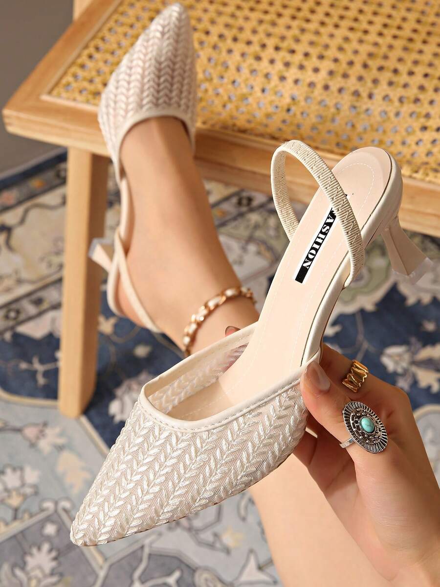 Experience the breathtaking fusion of bridal heritage and sharp, modern architectural tailoring. This stunning lace-embroidered shoe is meticulously designed for the woman who values a high-fashion, "quiet luxury" approach to seasonal dressing—the ultimate centerpiece for prestigious wedding retreats, exclusive garden soirées, and high-authority spring outings.