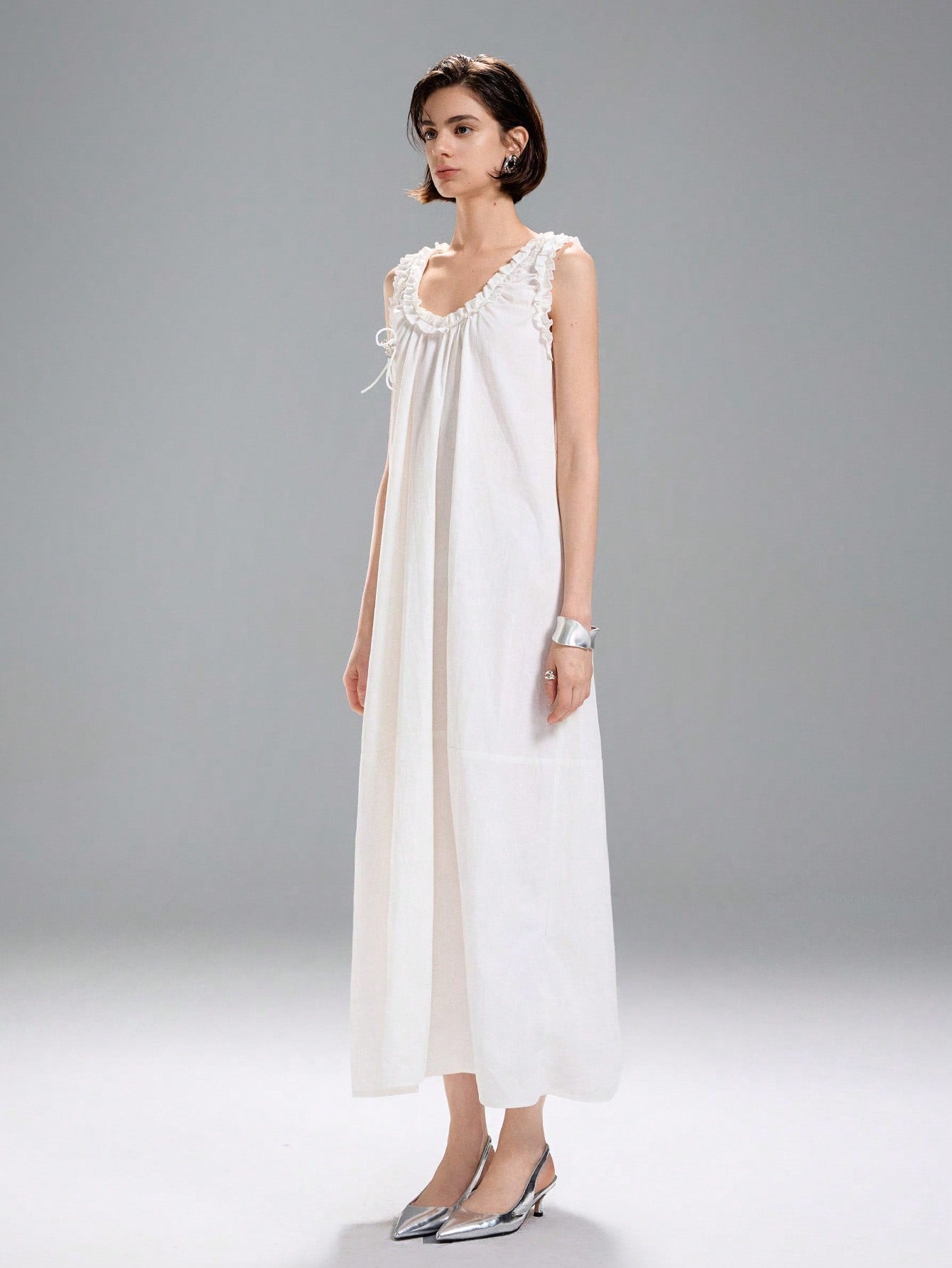 Step out in style with this Chic White Sleeveless Ruffle Hem Midi Dress, designed to bring casual elegance to your wardrobe. Its breezy sleeveless cut keeps you cool, while the playful ruffle hem adds a flirty twist to your look. Perfect for sunny days or relaxed evenings, this dress effortlessly combines comfort and charm for any occasion.