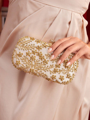 Add a touch of sparkle to your Valentine’s Day look with this chic women’s chain evening bag. Its sleek design and versatile chain strap make it the perfect companion for romantic dinners or lively nights out. Compact yet roomy enough for your essentials, this bag effortlessly blends style and function to keep you glowing all evening long.