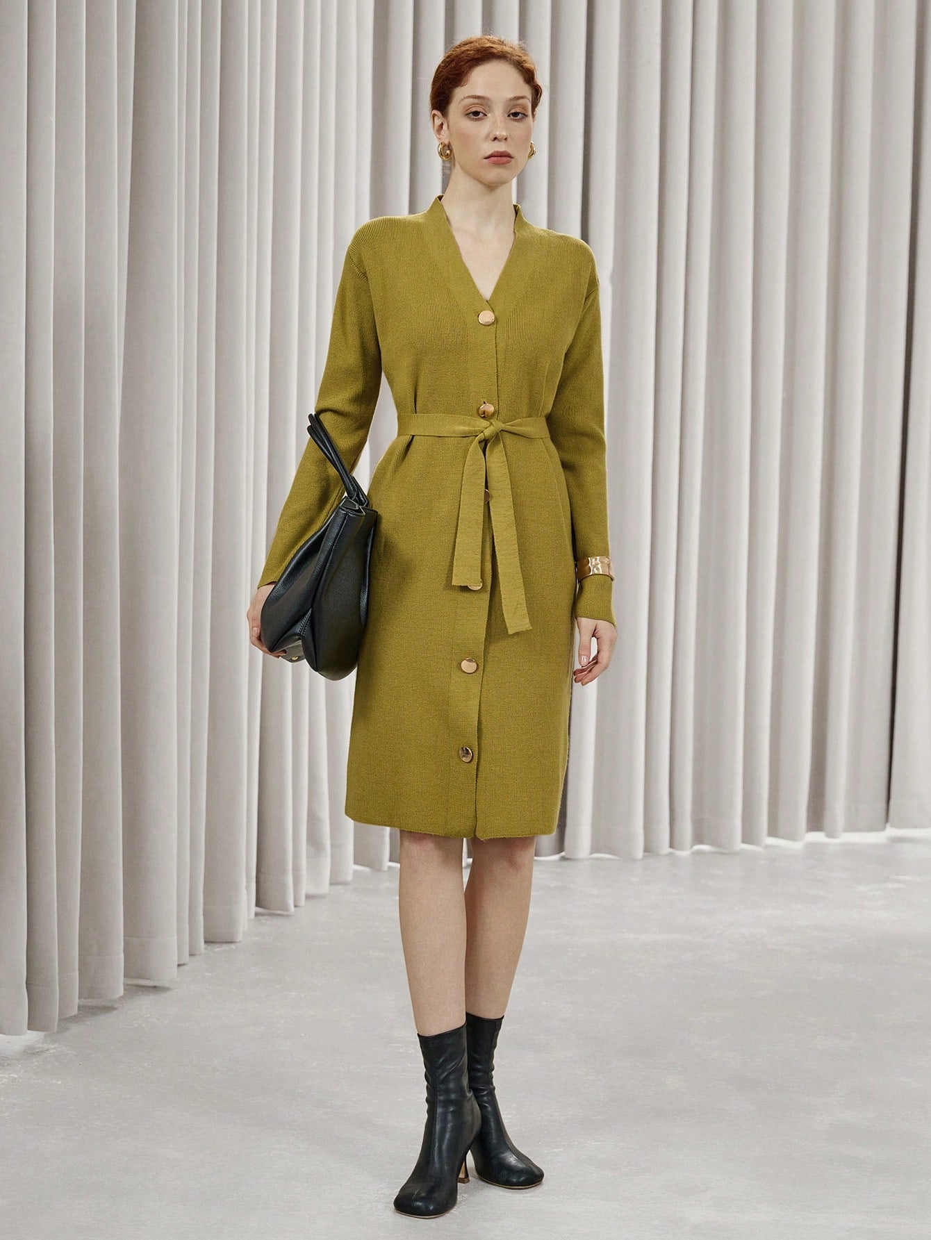 Step into cozy elegance with this chic women's knit sweater dress, perfect for autumn and winter days. Featuring eye-catching golden button details, it adds a touch of sparkle to your chilly-season wardrobe. Soft, warm, and effortlessly stylish, this dress keeps you comfy while turning heads wherever you go. Embrace the season with playful charm and timeless fashion!
