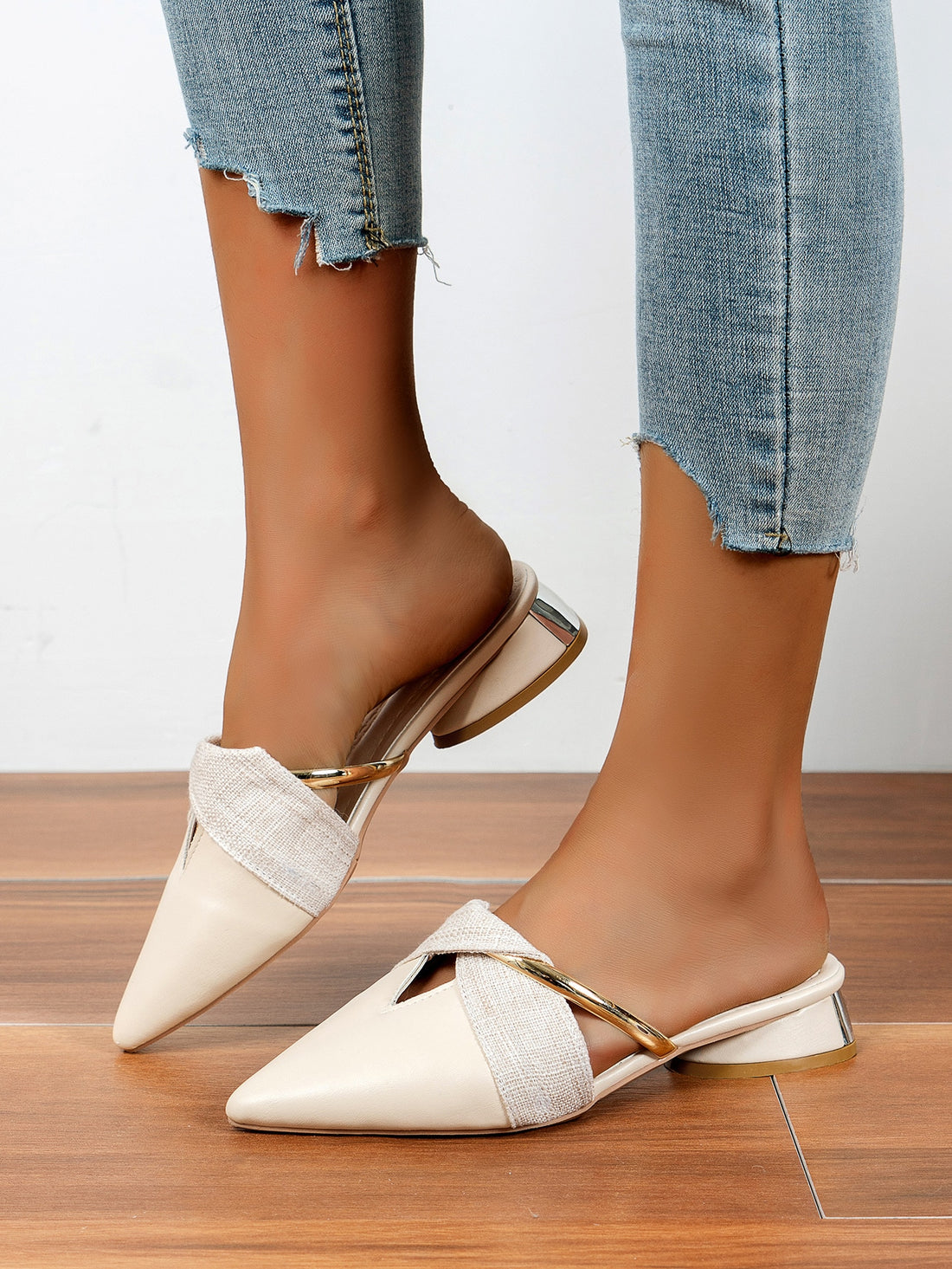 Step out in style with these chic leopard print mules! Featuring a pointed toe and soft suede slip-on design, they’re perfect for adding a playful touch to your holiday party outfits. Comfortable yet eye-catching, these shoes bring a wild twist to any look.