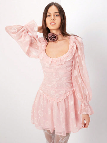 Experience elegance and style with our Chic Women's Patchwork Ruffle Hem Pleated Dress. Perfect for any occasion, this dress features a unique patchwork design and playful ruffle hem. Stay stylish and confident wherever you go!