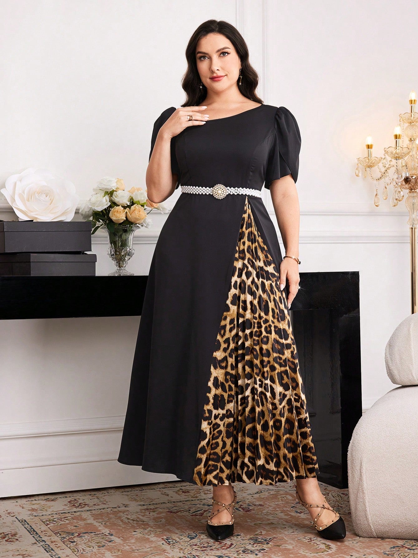 Bring on the sunny days with this chic plus-size short sleeve summer dress! Designed for comfort and style, it flows effortlessly while keeping you cool. Perfect for days when you want to feel fabulous without fuss, this dress is your go-to for easy, playful summer vibes.