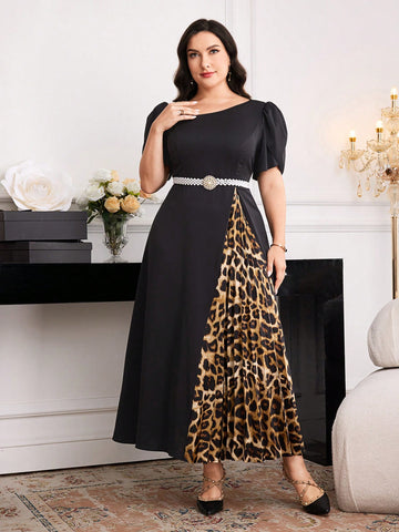 Bring on the sunny days with this chic plus-size short sleeve summer dress! Designed for comfort and style, it flows effortlessly while keeping you cool. Perfect for days when you want to feel fabulous without fuss, this dress is your go-to for easy, playful summer vibes.