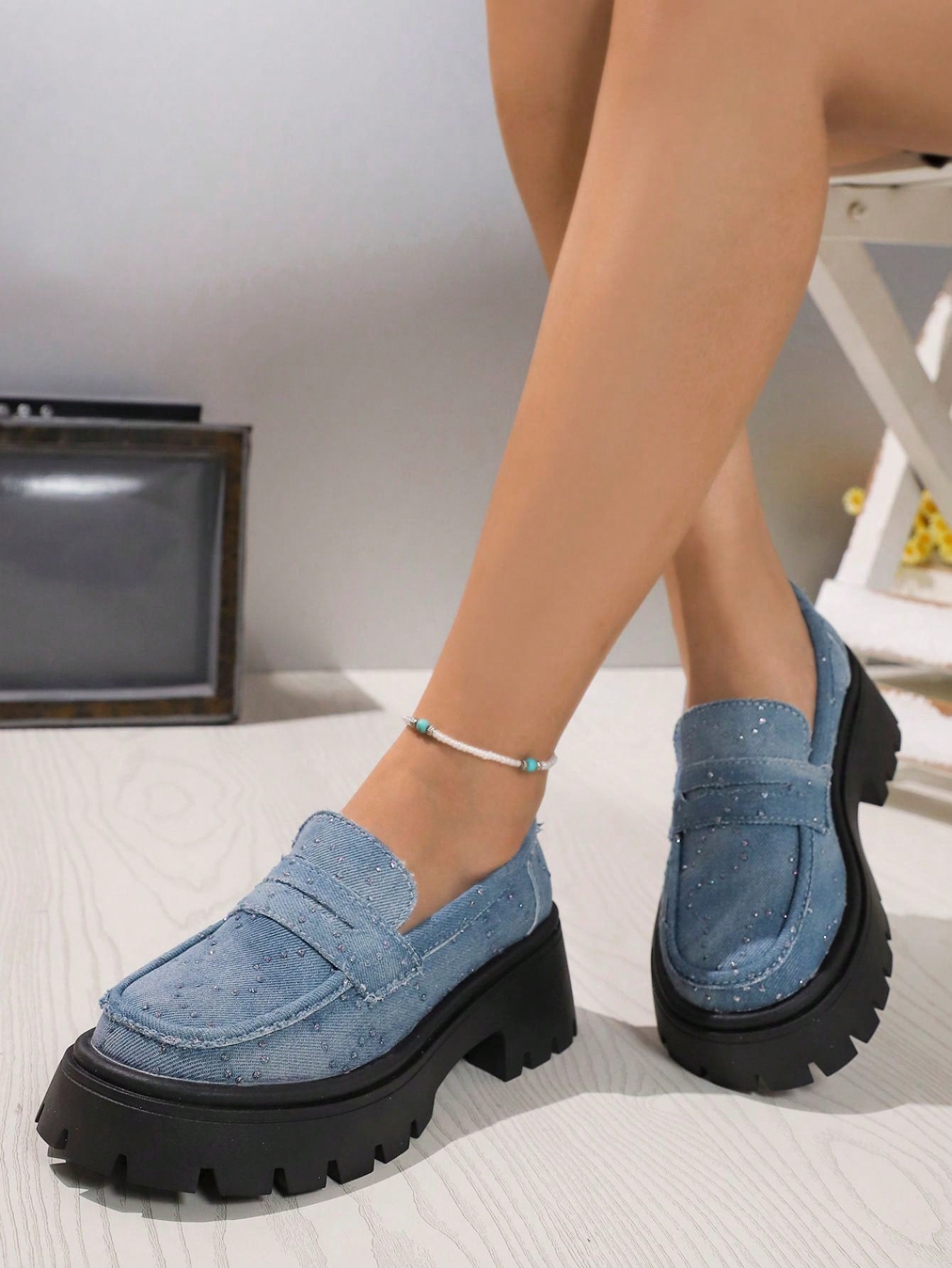 These Women's Pointed Toe Slip-On Ballet Flats combine chic style with unbeatable comfort. The pointed toe design adds sophistication, while the slip-on feature allows for easy wear. Perfect for any occasion, these flats provide both fashion and function.