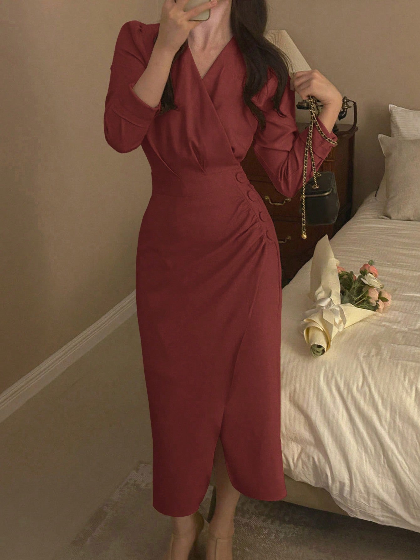 Unleash your effortless style with this chic and elegant pleated solid color dress. The perfect combination of sophistication and comfort, this dress will make you stand out in any event. Feel confident and stylish without putting in too much effort.
