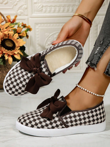 Step up your style game with our Colorblock Bow Tie Fleece-Lined Sneakers. Featuring a trendy colorblock design and a comfortable fleece lining, these sneakers will keep you looking and feeling cozy outdoors. Stay warm and stylish with these must-have shoes.