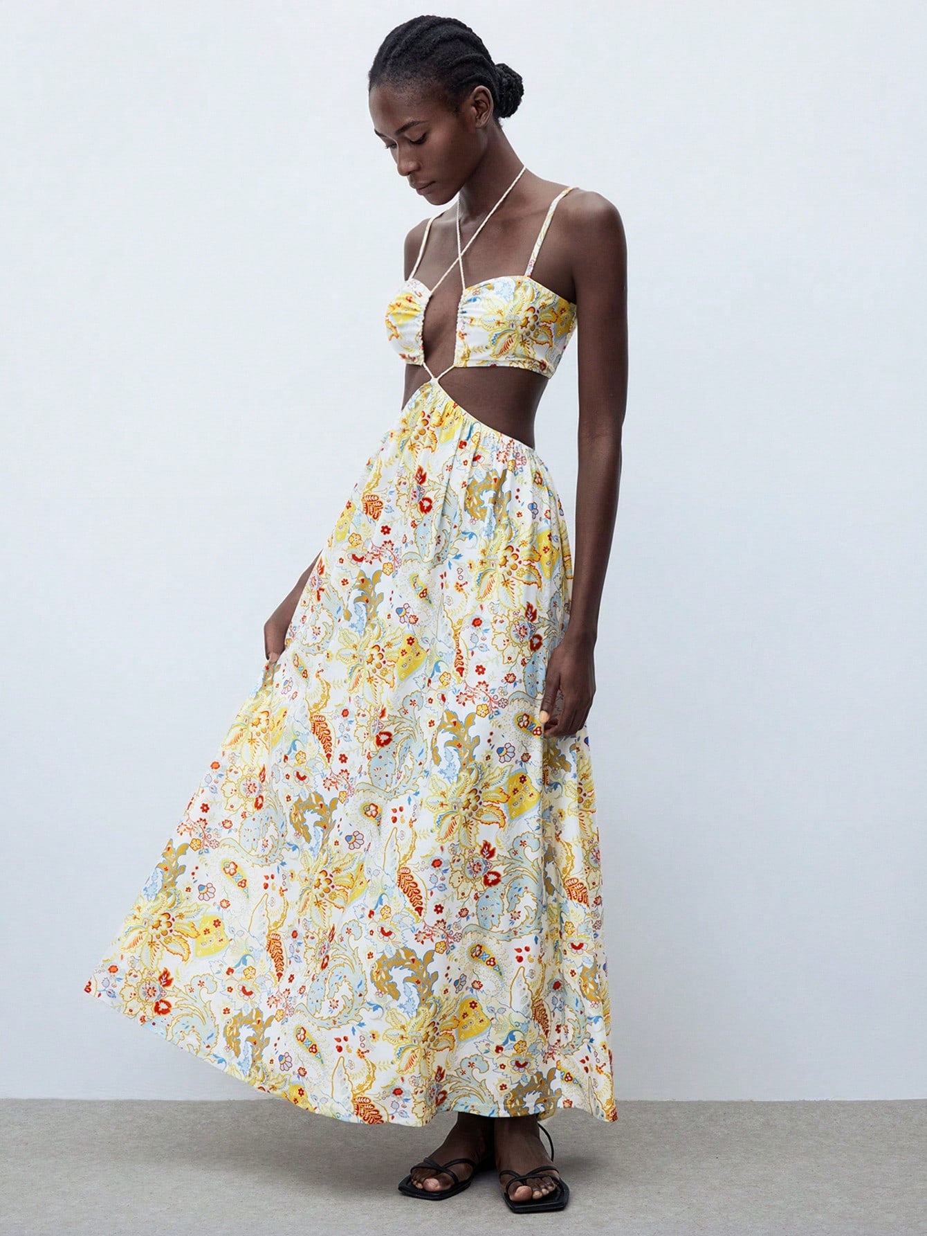 Embrace sunny days in this playful Colorful Paisley Print Summer Dress. Its vibrant bohemian midi style effortlessly blends beach vibes with casual elegance, making it your go-to for everything from seaside strolls to weekend brunches. Lightweight and breezy, it keeps you cool while turning heads with its lively pattern and flattering silhouette. Perfect for adding a splash of fun to your summer wardrobe!