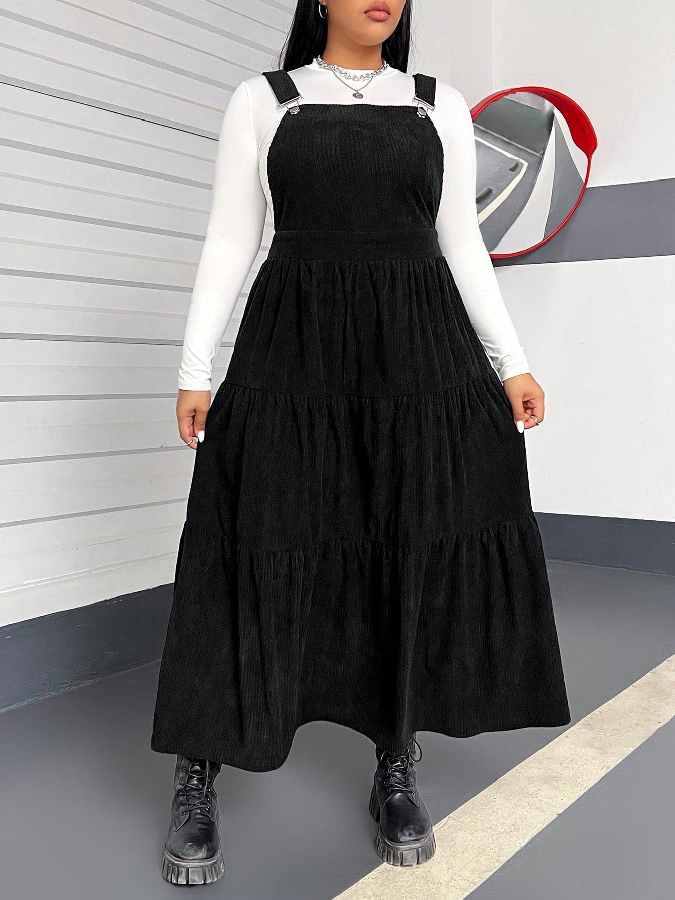 Unleash your style with our Comfortable Plus Size Long Overall Dress! Featuring a flowy ruffle hem, this dress adds a touch of fun and ease to your outfit. Perfect for all women, this dress offers both comfort and style. Get ready to make a statement!
