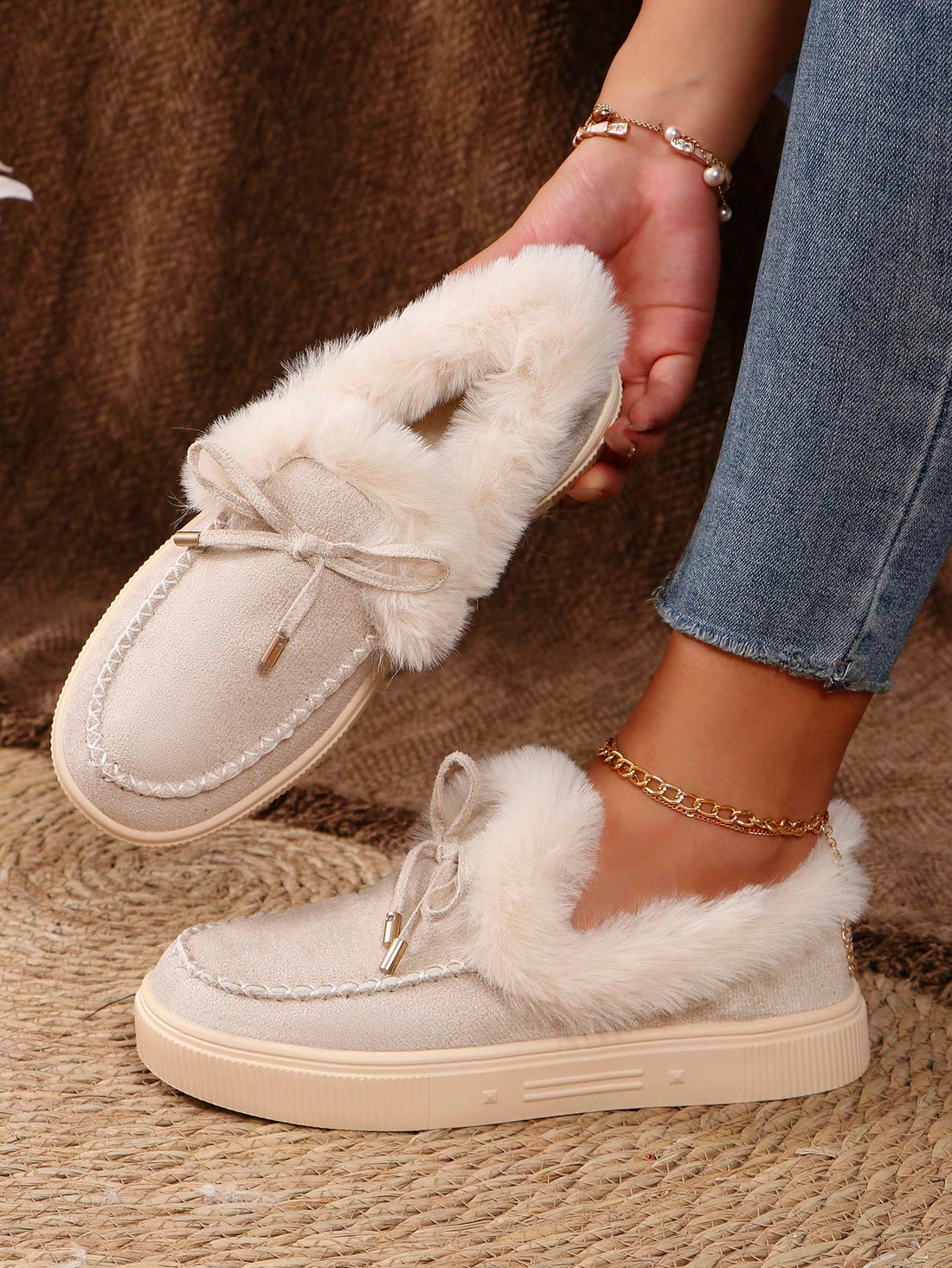 Stay warm and dry this winter with Cozy Chic's Waterproof Short Snow Boots. Featuring a thick sole for extra traction, fleece lining for added insulation, and a retro design for a touch of style. Don't sacrifice comfort for fashion with these must-have boots.