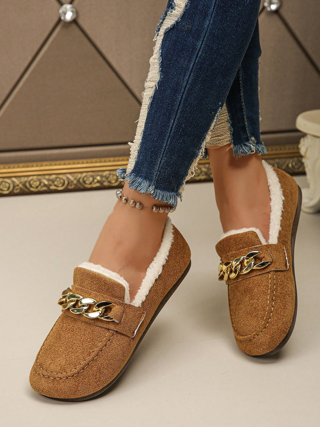 Stay warm and stylish this fall and winter with our Cozy Chic snow boots. These lightweight boots feature a fleece lining for added comfort and warmth. Perfect for any snowy day, they provide both fashion and function. Upgrade your winter wardrobe with these must-have boots.