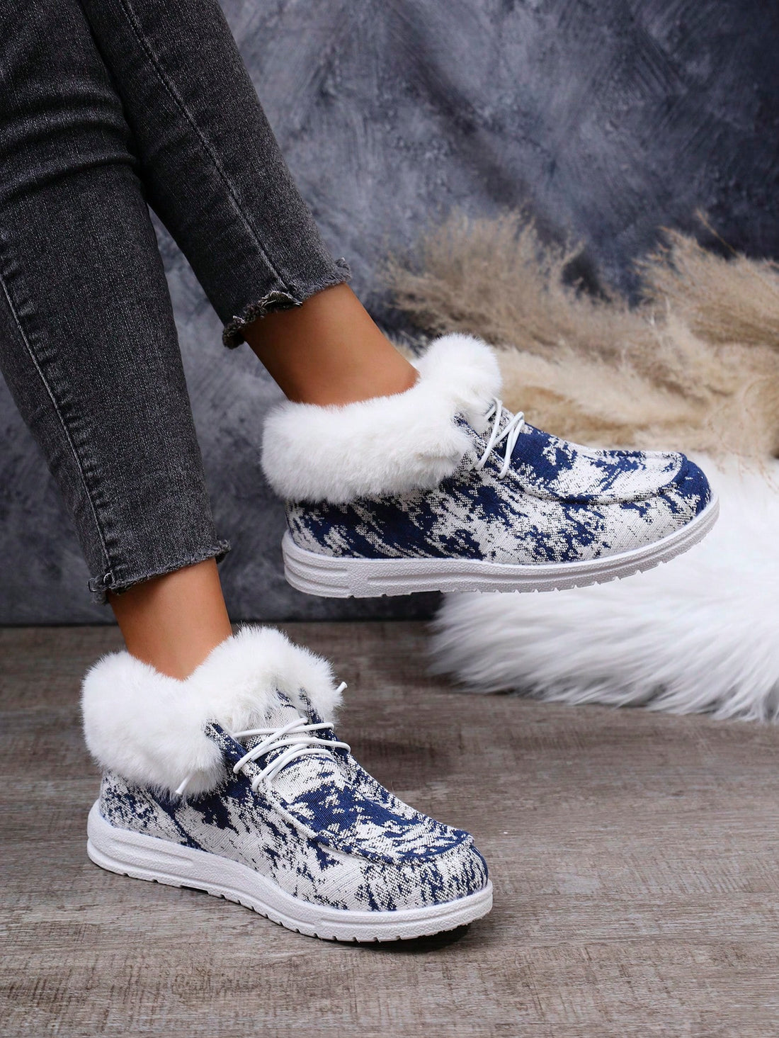 Stay warm and stylish this winter with Cozy Comfort: Plus-Size Fleece-Lined Thick Snow Boots. With a versatile design, these boots are perfect for autumn and winter weather. Stay cozy with fleece lining and thick construction, ensuring your feet stay warm and comfortable in cold temperatures.