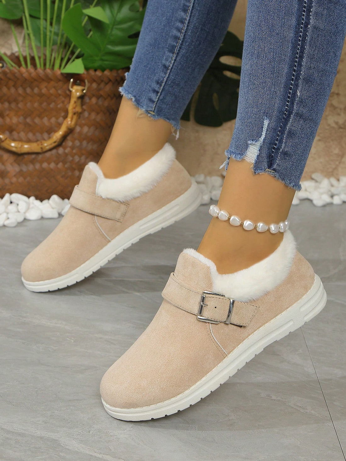 Stay warm and stylish with Cozy Comfort snow boots. These winter boots feature a plush lining for ultimate comfort and style. Perfect for casual wear, these boots are sure to keep you cozy all season long.