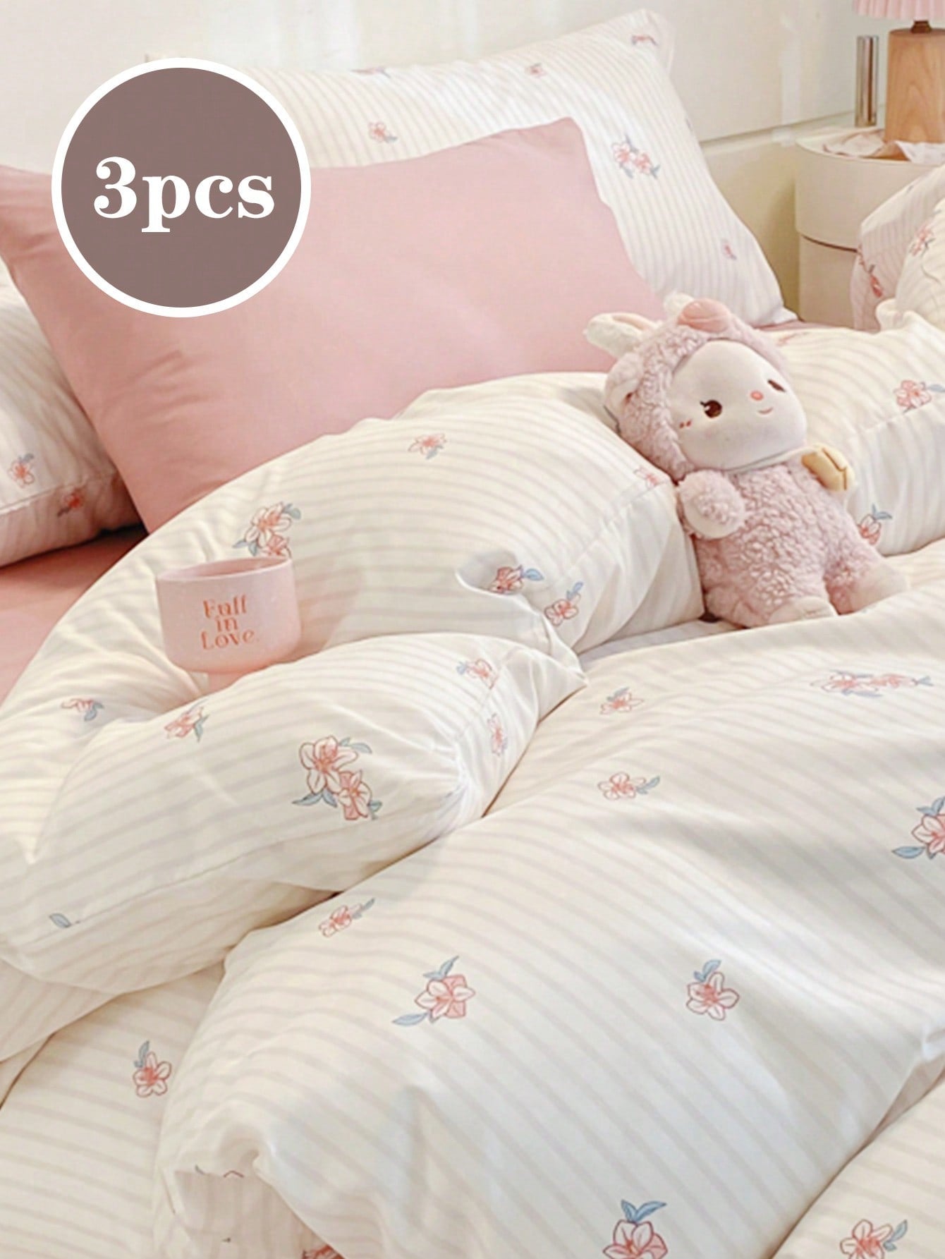 Wrap yourself in charm with our 3-piece floral print bedding set, designed to brighten your bedroom all year round. Soft, inviting, and bursting with romantic blooms, it’s the perfect way to celebrate Valentine’s Day or add a touch of whimsy to any season. Snuggle up and let the cozy comfort and playful patterns transform your space into a dreamy retreat.