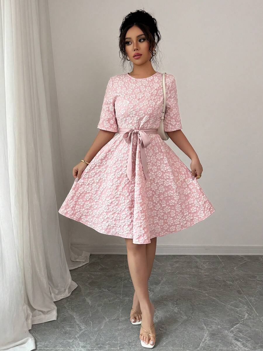 Get ready to turn heads in the unique and elegant Delicate Rafferiza Pink Textured Midi Dress. Perfect for spring and summer, its delicate fabric and stylish design will make you stand out. A must-have for those looking for an elegant and playful option.