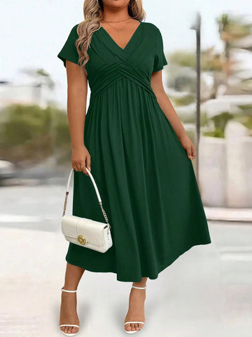 Perfect for every occasion, this plus size dress boasts effortless elegance. The solid color and V-neck design exude class, while the ruched detailing adds a touch of fun. And with convenient pockets, this dress combines style and functionality effortlessly. Stay effortlessly elegant with this versatile dress!