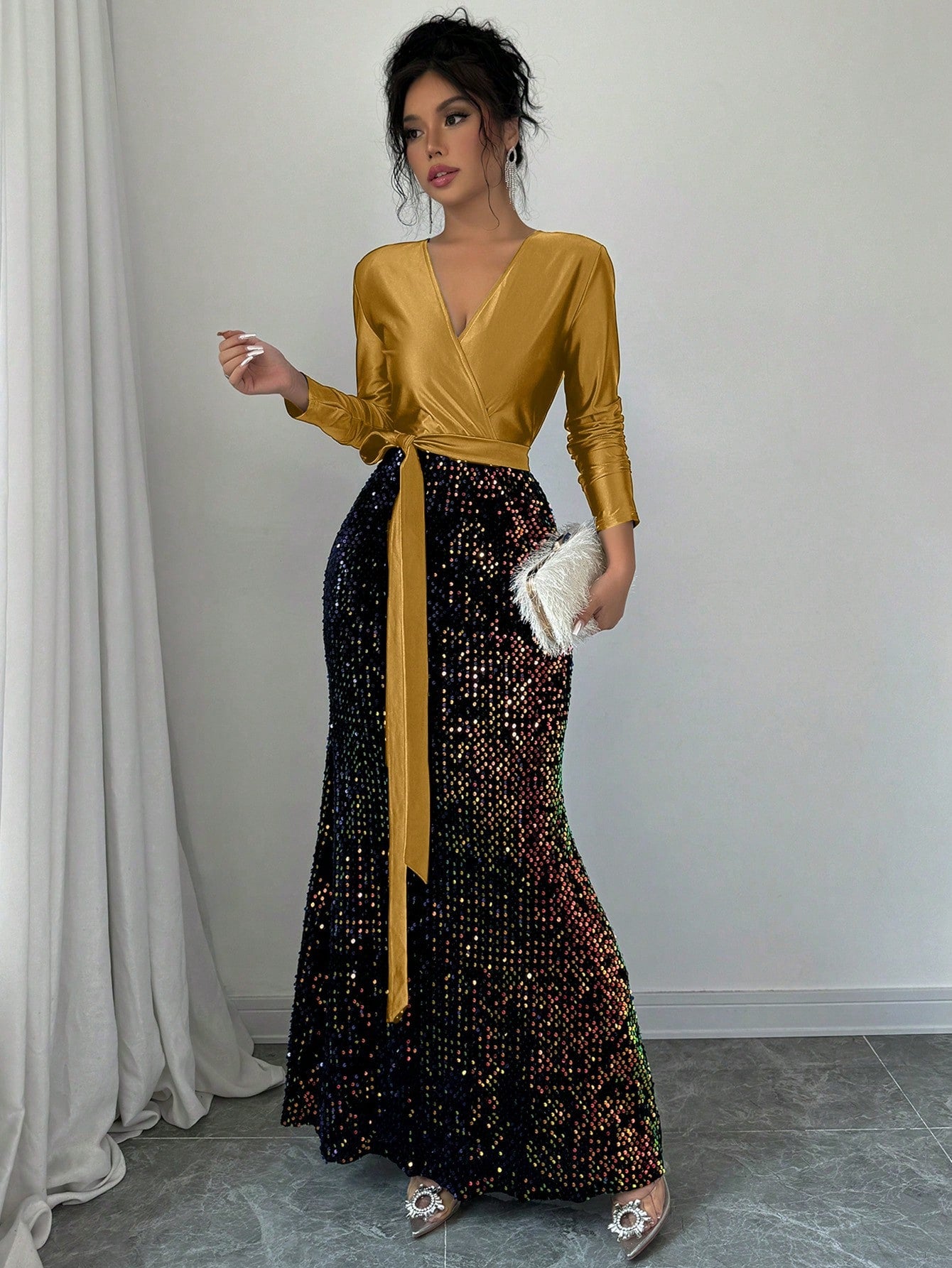 Effortless style has never been easier with the Raffin Minimalist Long Dress. Perfect for any occasion, this dress exudes elegance without the effort. Stay stylish and comfortable all day long with this minimalist design.