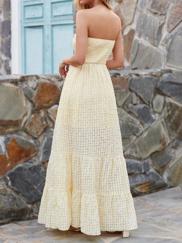 Effortless elegance for your perfect beach getaway! This ruffle hem tube maxi dress is your go-to for a sophisticated yet easygoing look. With its flowy silhouette and flattering fit, you'll feel both chic and comfortable while enjoying the sun and sand. No effort required - just effortless elegance!