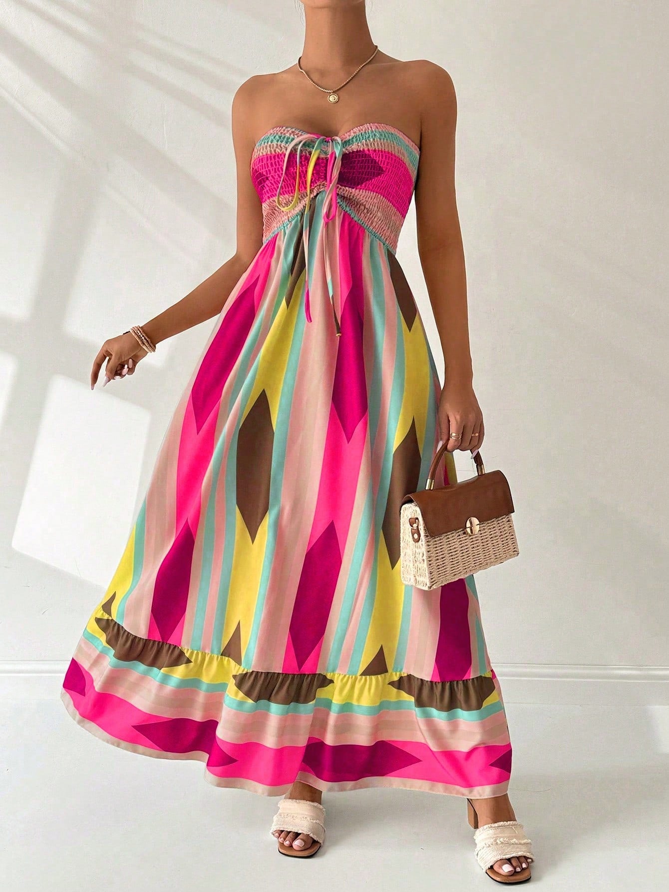 Effortlessly elegance for your New Year's celebrations! This sleeveless maxi sundress features a unique print that will make you stand out in the crowd. With its airy design and comfortable fit, you're sure to make a stylish entrance into the new year. Don't miss out on this must-have dress!