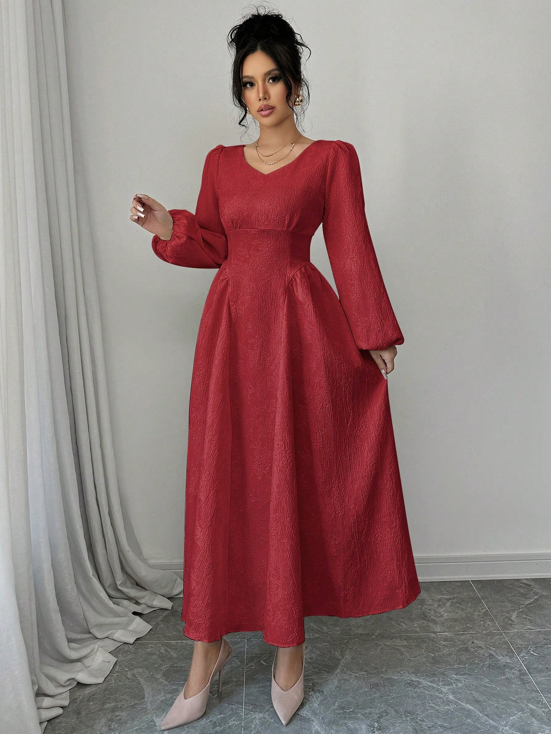 Add effortless elegance to your wardrobe with this solid V-neck dress! The long sleeve design is perfect for any occasion. Stay stylish and comfortable with this casual dress.