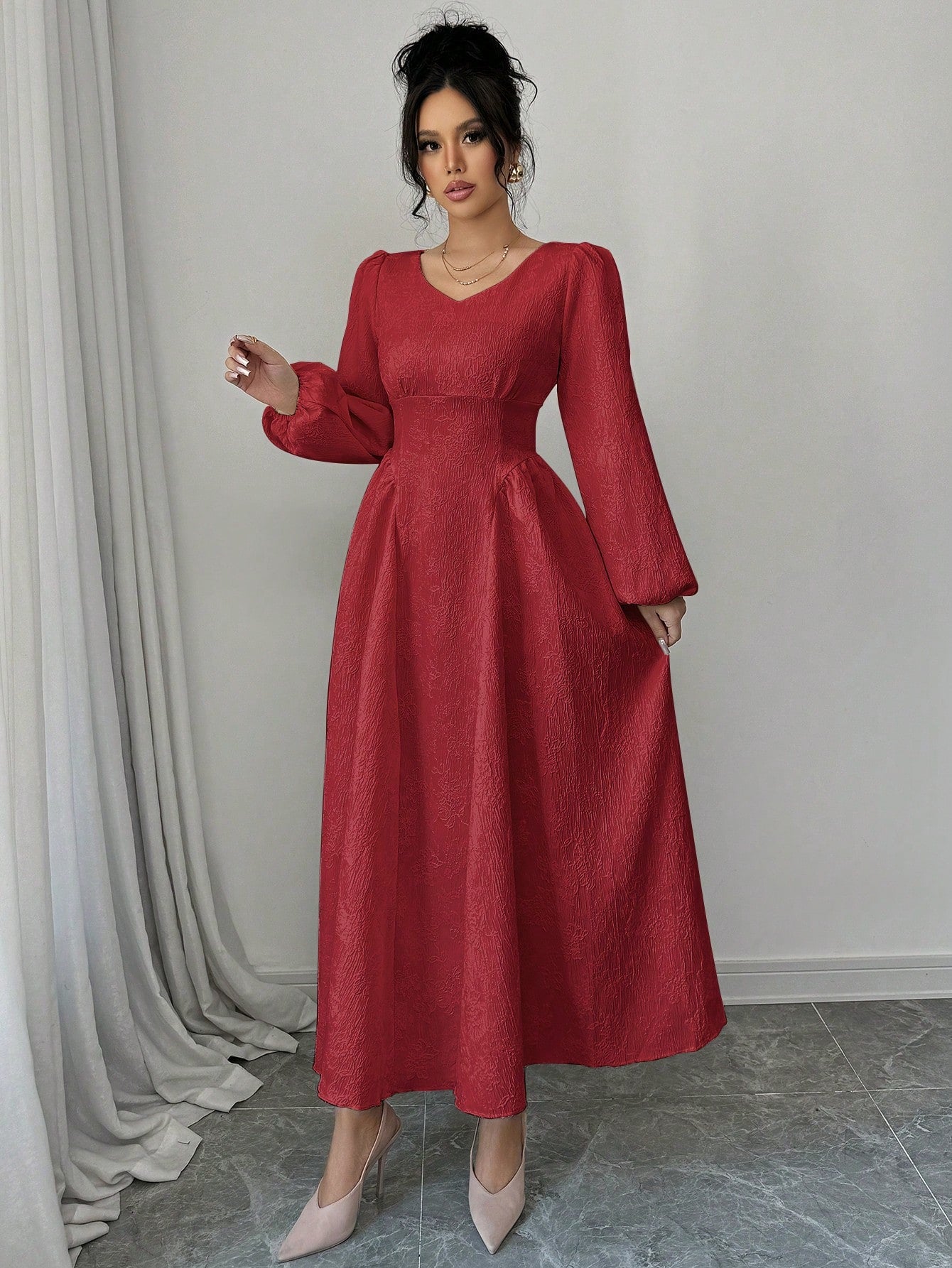 Add effortless elegance to your wardrobe with this solid V-neck dress! The long sleeve design is perfect for any occasion. Stay stylish and comfortable with this casual dress.