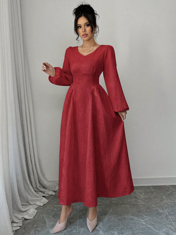 Add effortless elegance to your wardrobe with this solid V-neck dress! The long sleeve design is perfect for any occasion. Stay stylish and comfortable with this casual dress.