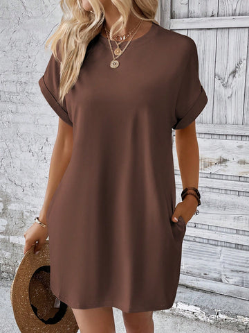 Effortlessly chic, this solid color dress will be a go-to for summer days. The round neck and pockets add functionality while the simple design keeps it stylish.