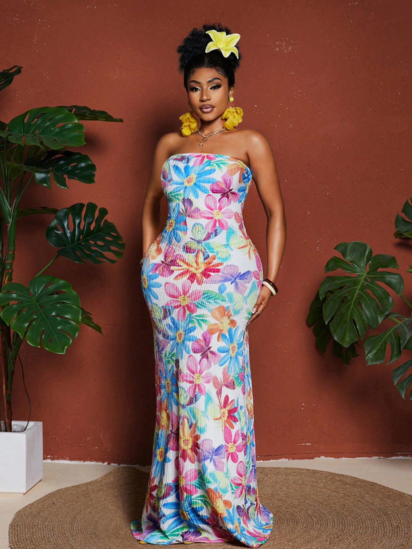 Embrace sun-kissed days in this plus size strapless minimalist fashion piece! Perfect for mixing and matching, this breezy summer essential lets you strut your stuff with confidence. No fussy straps, no complicated styling—just slip it on and you're ready to turn heads at beach parties, backyard BBQs, or wherever your summer adventures take you!