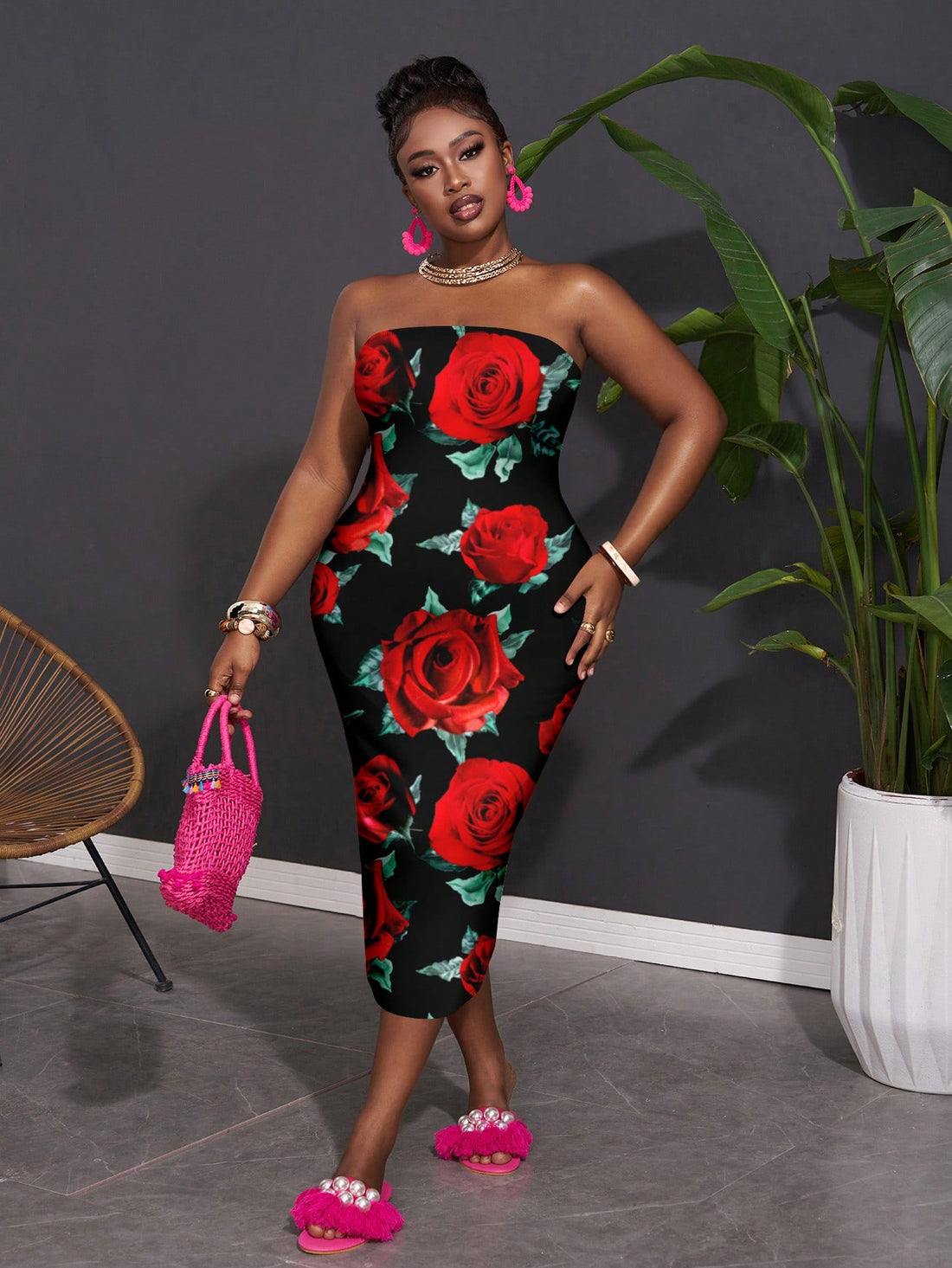 Effortlessly exude chic style this summer with our plus size Camisole Dress. Featuring a minimalistic rose floral print, this dress is perfect for any casual occasion. Stay cool and stylish with our must-have summer dress!