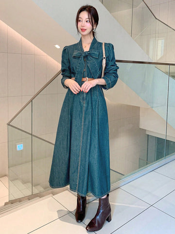 Effortlessly chic meets timeless elegance. This stunning denim dress boasts a flattering pleated design and a delicate tie-neck detail, perfect for any occasion. Expertly crafted with long sleeves and a versatile silhouette, this dress will effortlessly elevate your style and leave you feeling confident and beautiful.
