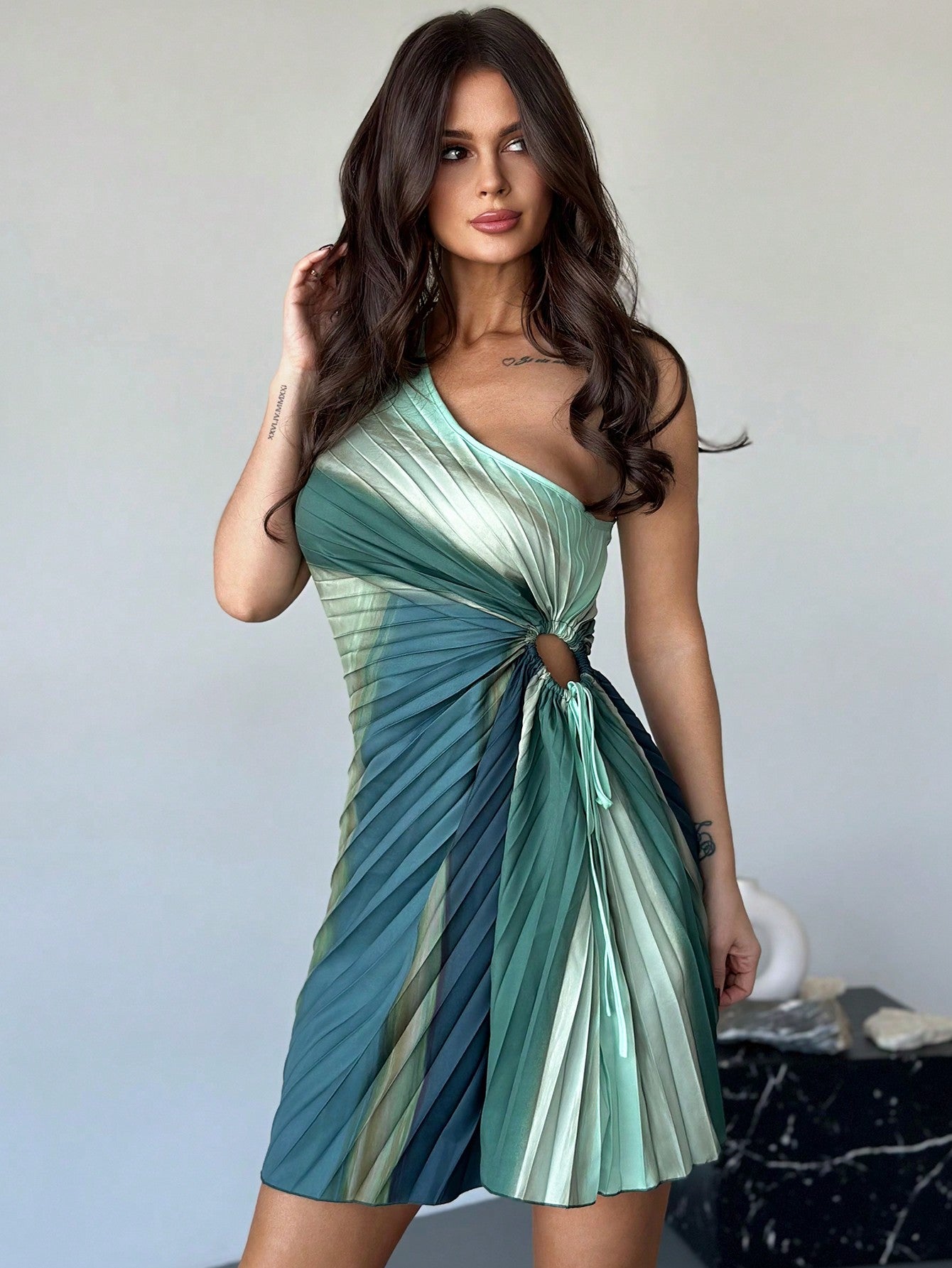 Stay effortlessly chic with this open shoulder fitted dress. Perfect for everyday wear, it adds a touch of elegance to your wardrobe. The fitted design flatters your figure, while the open shoulder detail adds a playful touch. Stay effortlessly stylish with this must-have dress!