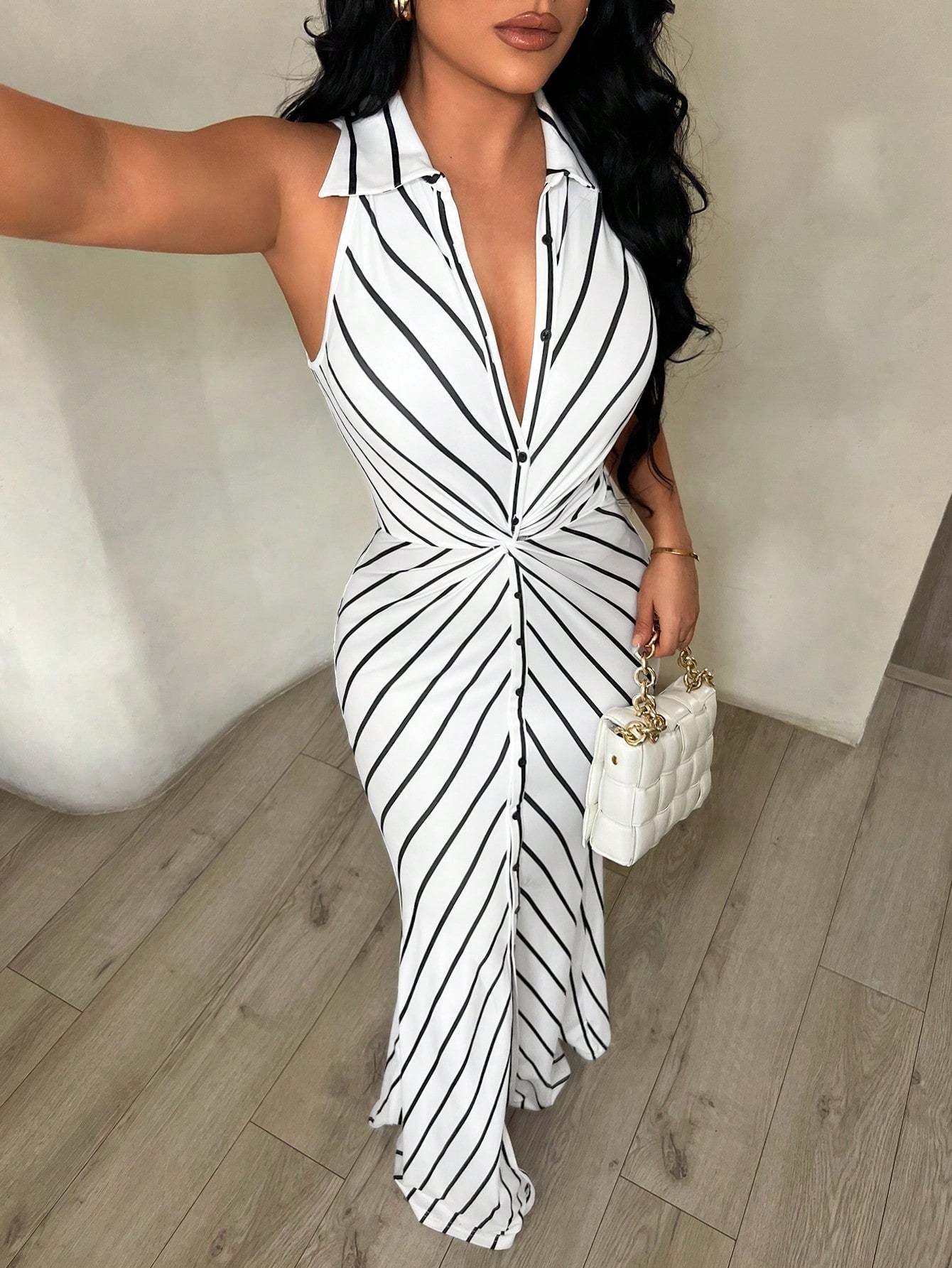 Stripes never go out of style—especially when they're paired with a flattering waisted silhouette that works as hard as you do. This sleeveless dress strikes the perfect balance between polished and relaxed, making it your new go-to for summer office days and weekend brunches alike. The defined waistline creates a gorgeous shape while the breathable fabric keeps you cool when the temperature rises. Dress it up with heels and a blazer, or keep it casual with sneakers and a denim jacket. Versatility has never