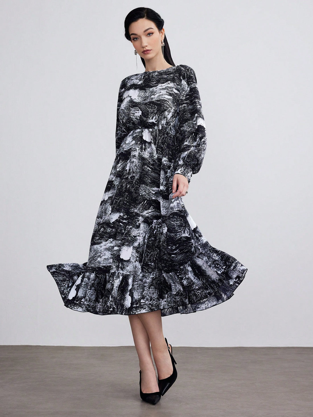 Elevate your office wardrobe with this playful yet professional mid-length dress! The eye-catching abstract print adds personality while lantern sleeves create a fashionable silhouette. Perfect for autumn days when you want to make a statement without saying a word. Transition effortlessly from meetings to after-work gatherings in this versatile piece.