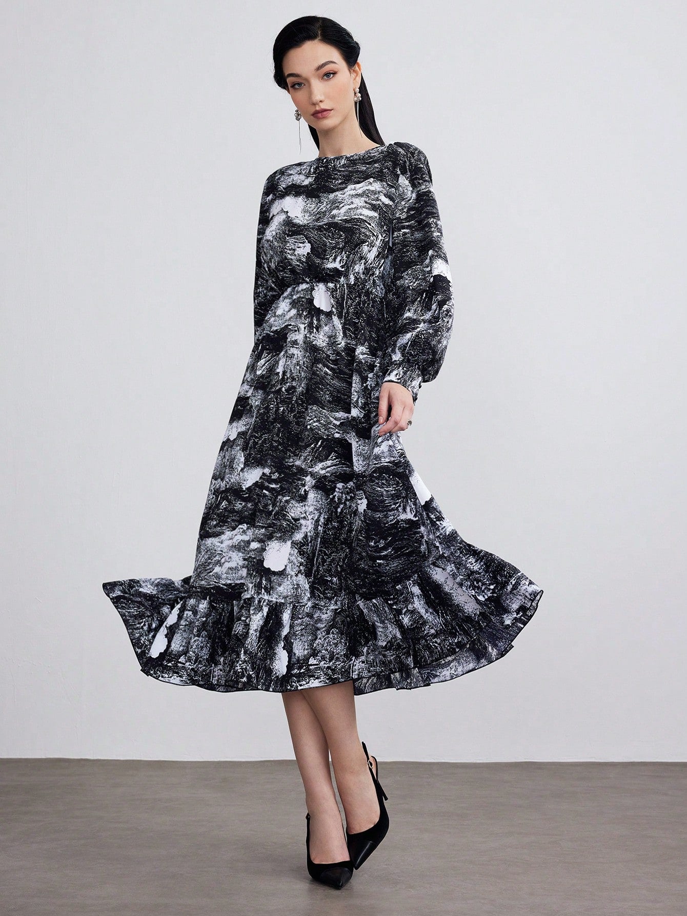 Elevate your office wardrobe with this playful yet professional mid-length dress! The eye-catching abstract print adds personality while lantern sleeves create a fashionable silhouette. Perfect for autumn days when you want to make a statement without saying a word. Transition effortlessly from meetings to after-work gatherings in this versatile piece.