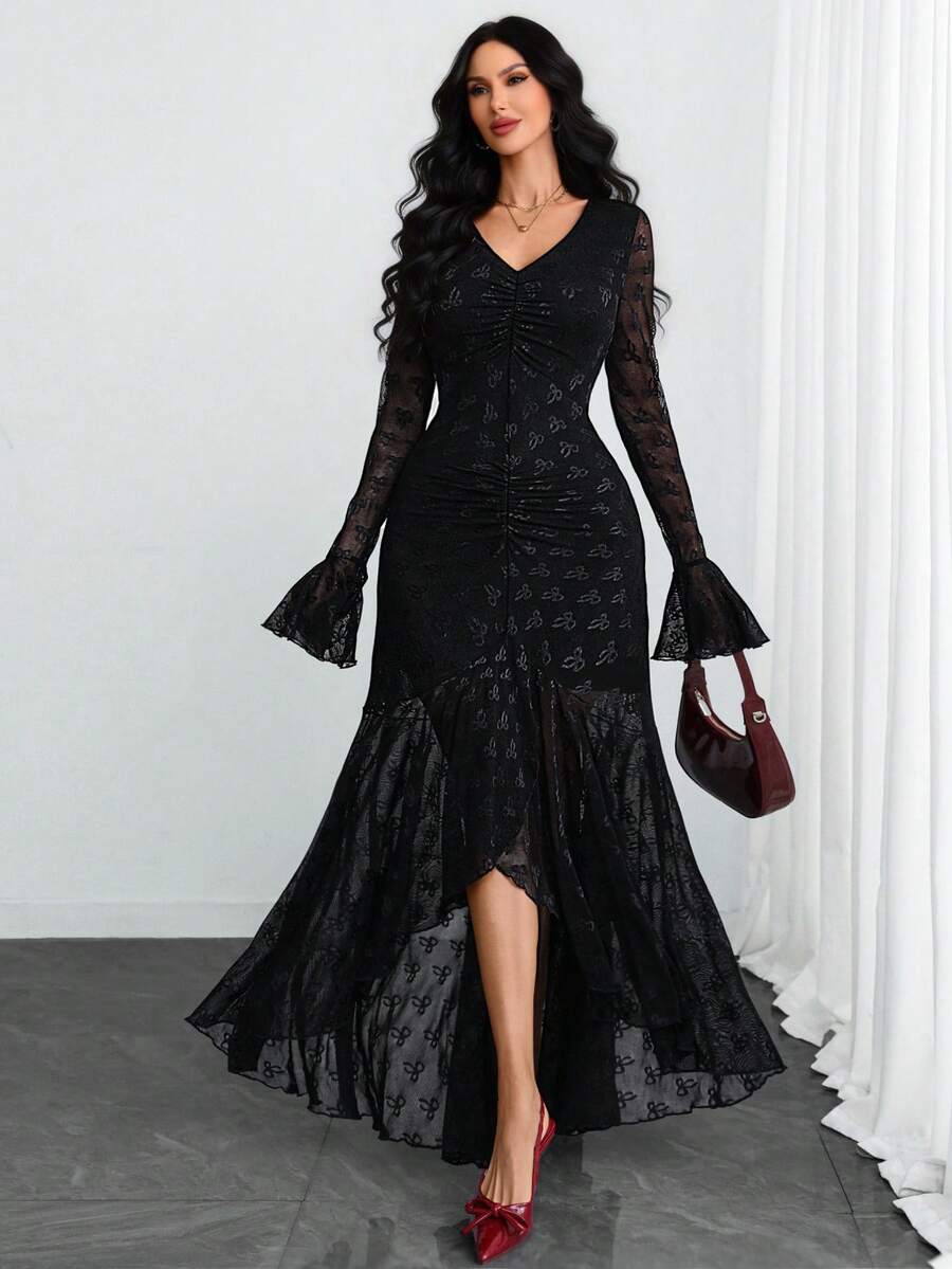 Experience the breathtaking fusion of heritage tailoring artistry and sharp, modern architectural design. This stunning bow and lace ensemble is meticulously designed for the woman who values a high-fashion, "quiet luxury" approach to seasonal dressing—the ultimate centerpiece for prestigious business environments, exclusive vacation retreats, and high-authority party soirées.