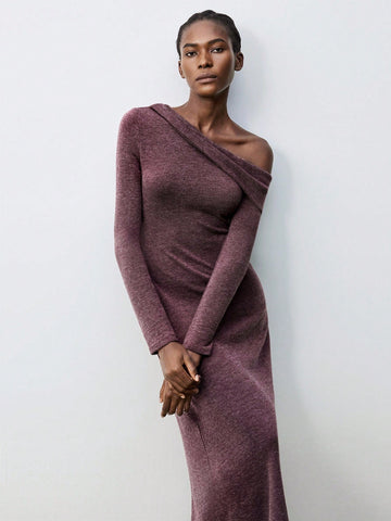 Step into the spotlight with this playful wine red knitted dress featuring a chic asymmetrical hem. Cozy yet stylish, it’s the perfect pick for turning heads at work, parties, or those special fall and winter celebrations. Feel comfortable, look fabulous, and let every occasion be your runway!