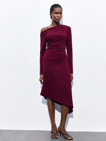 Turn heads with this playful yet sophisticated wine-colored dress featuring an asymmetrical shoulder design and flattering ruched details. Its mid-length cut offers just the right balance of elegance and fun, perfect for any occasion that calls for a touch of flair. Feel confident and effortlessly chic while enjoying the unique silhouette that adds a dash of whimsy to your wardrobe.