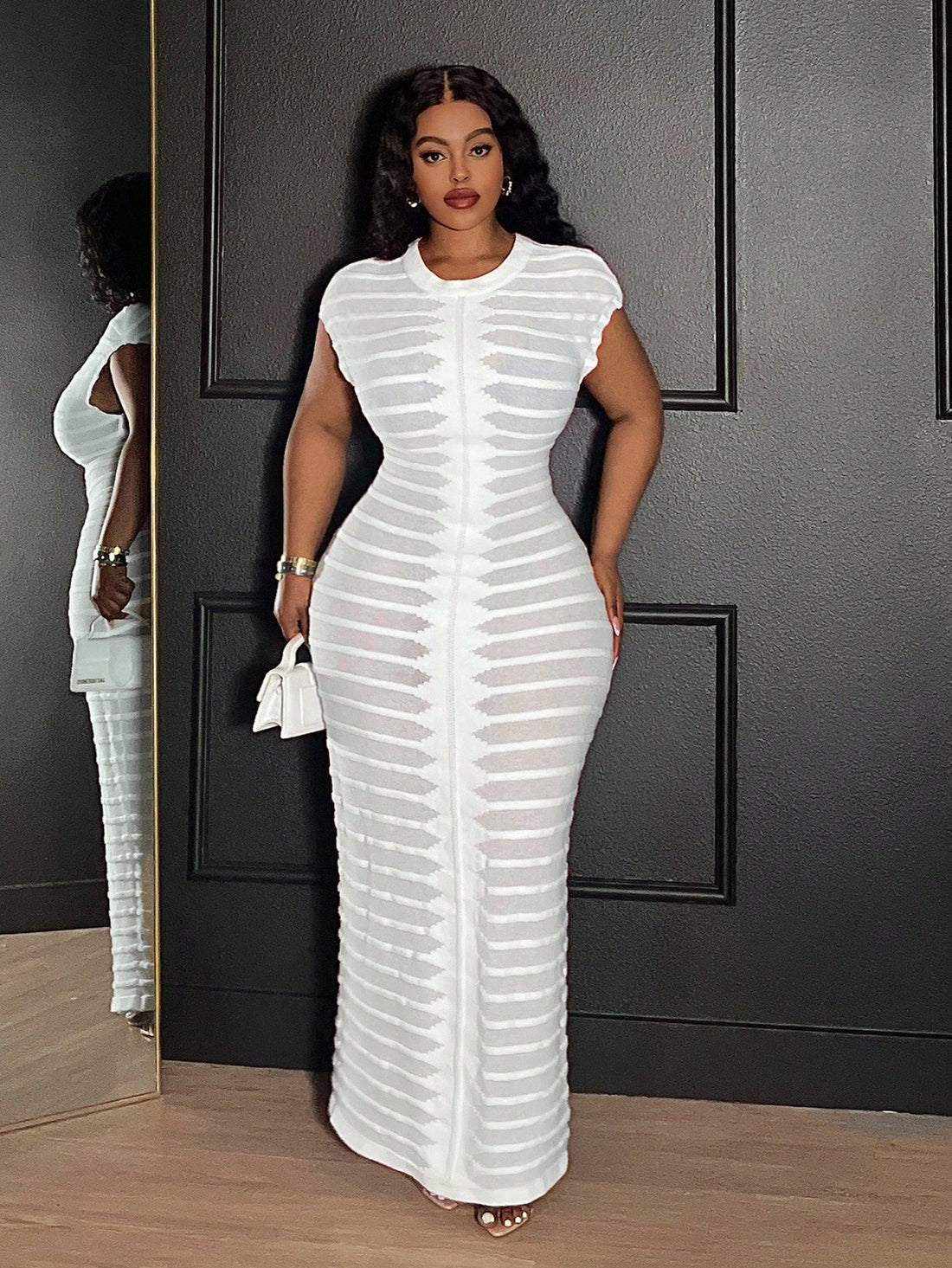 Step into the season with flair in this Elegant Autumn Ruched Maxi Dress. Featuring playful ruching and delicate sheer accents, it moves beautifully and catches the light just right. Whether you're dancing at a wedding or mingling at a party, this dress delivers effortless charm and comfort all night long.