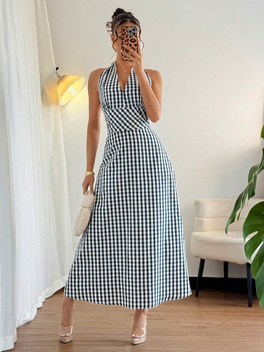 Step into style with our Elegant Backless Halter Long Dress! Featuring a classic black and white plaid design, this dress offers a stylish and comfortable fit. Perfect for any occasion, this dress is sure to turn heads and make you feel confident and chic. Get ready to stand out in this unique and playful piece!