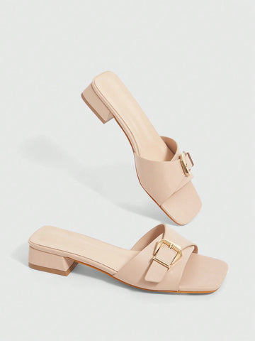 Step into style with these Elegant Beige Flat Sandals, perfectly designed to add a chic touch to any outfit. Featuring sleek metal accents, these versatile open-toe slides keep things comfy and cool all day long. Whether you're brunching with friends or strolling through the city, they effortlessly blend fashion and ease for your sunny adventures.