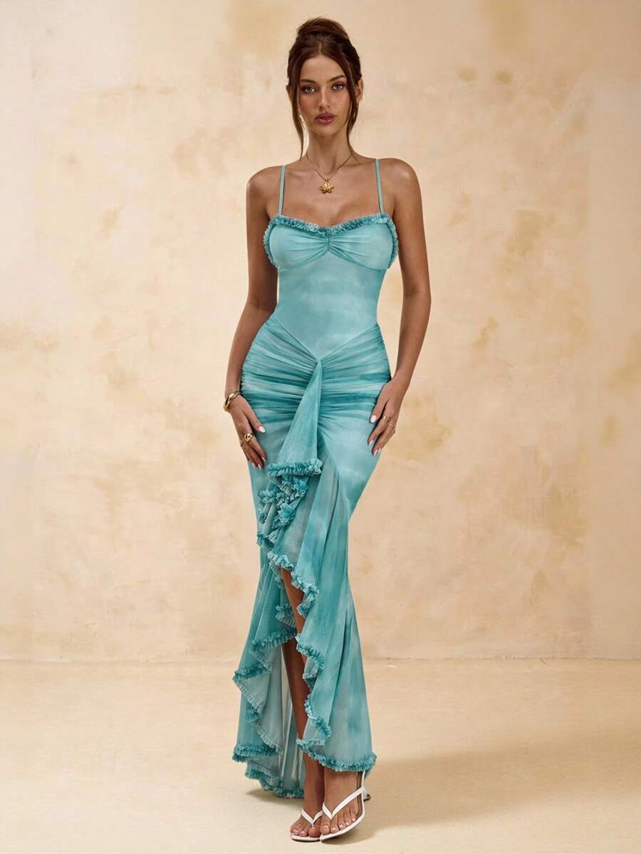 Experience the breathtaking fusion of coastal heritage and sharp, modern architectural tailoring. This stunning blue ensemble is meticulously designed for the woman who values a high-fashion, "quiet luxury" approach to seasonal dressing—the ultimate centerpiece for prestigious beach retreats, exclusive maritime soirées, and high-authority Valentine’s Day celebrations.