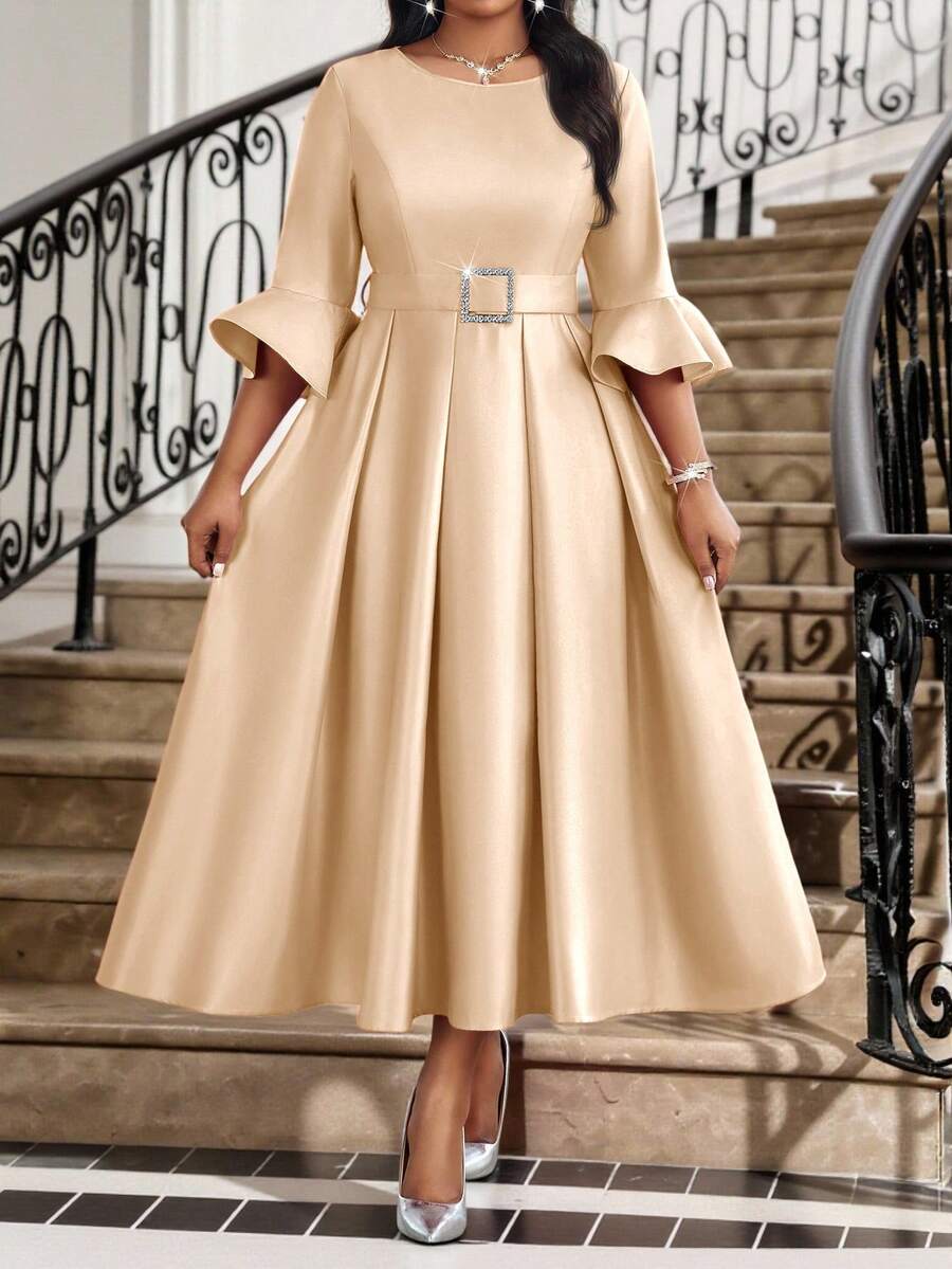 Elevate your celebration style with this stunning dark green A-line dress, designed to flatter and dazzle. The graceful flare sleeves add a touch of whimsy and movement, while the classic A-line silhouette ensures a flattering fit for all body types. Perfect for autumn galas, winter parties, and festive gatherings, this dress combines timeless elegance with modern comfort. The rich, jewel-toned green works beautifully with seasonal palettes and pairs effortlessly with your favorite accessories. Whether you'