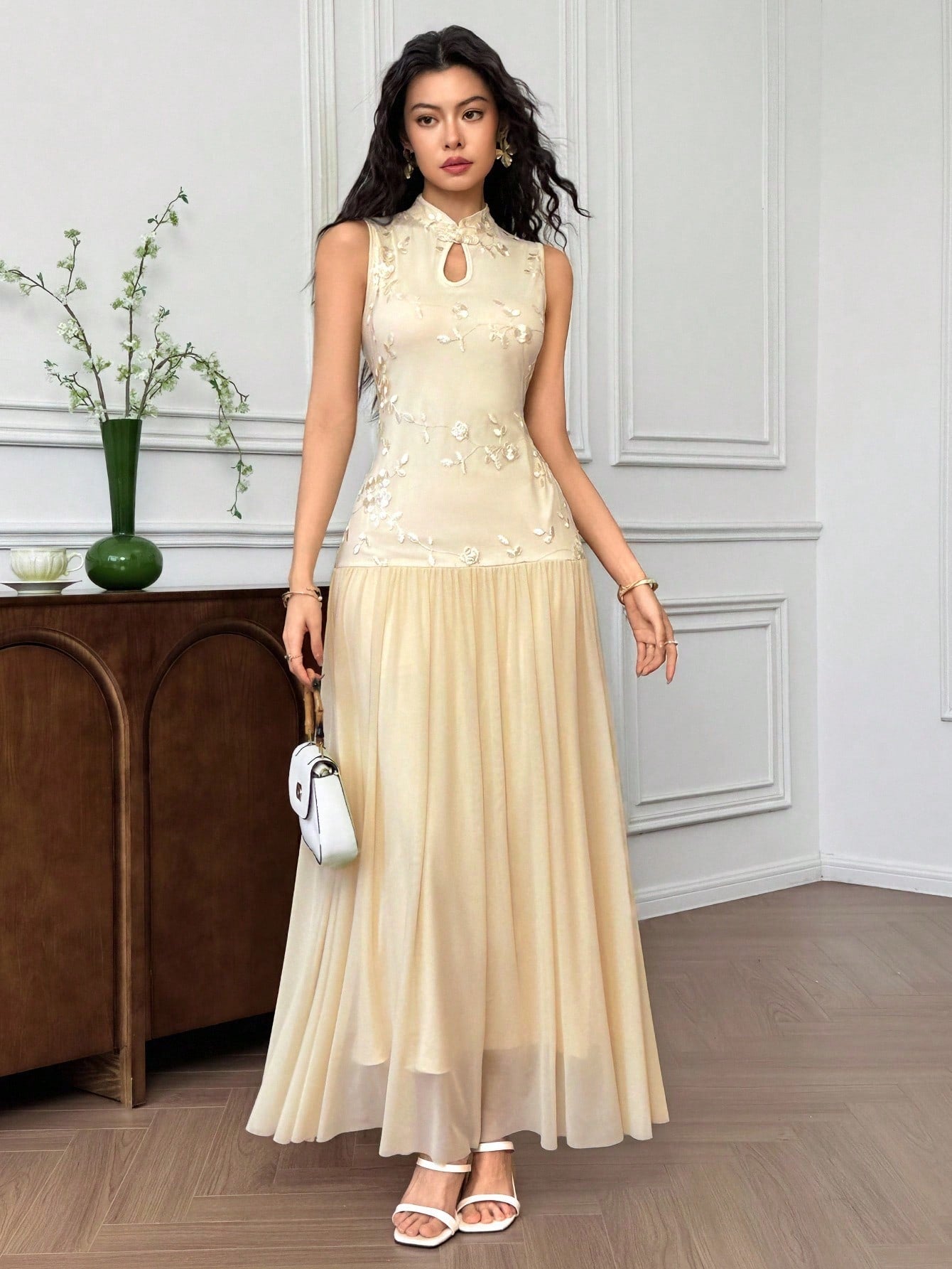 Elegant Floral Embroidered Mandarin Collar Sleeveless Cheongsam Dress – Canary Houze