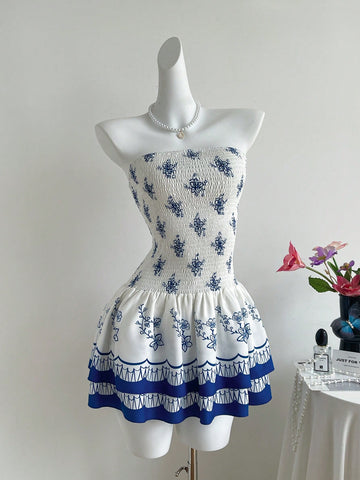 Turn heads on your next getaway with this Elegant Floral Print Bandeau Bodycon Dress. Its figure-hugging silhouette and vibrant floral pattern bring a fun, flirty vibe perfect for sunny days and warm nights. Easy to slip on and style, this dress is your go-to for effortless vacation chic.