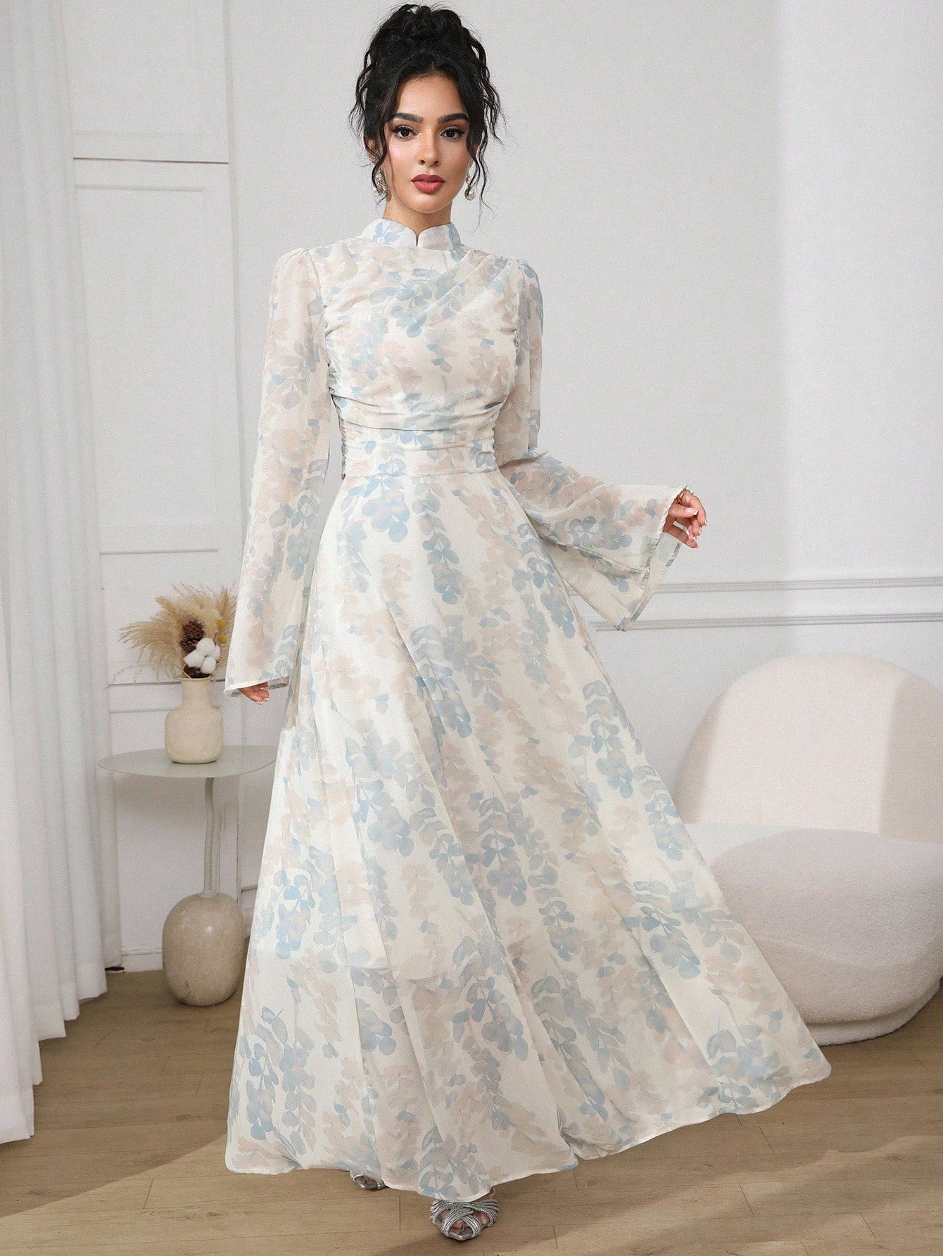 This charming dress brings autumn to life with its delicate floral print and playful flare sleeves. The waist-cinched design highlights your silhouette while offering a comfy fit for all-day wear. Perfect for brunches, strolls, or cozy gatherings, it’s your go-to for a touch of effortless elegance and fun this season.